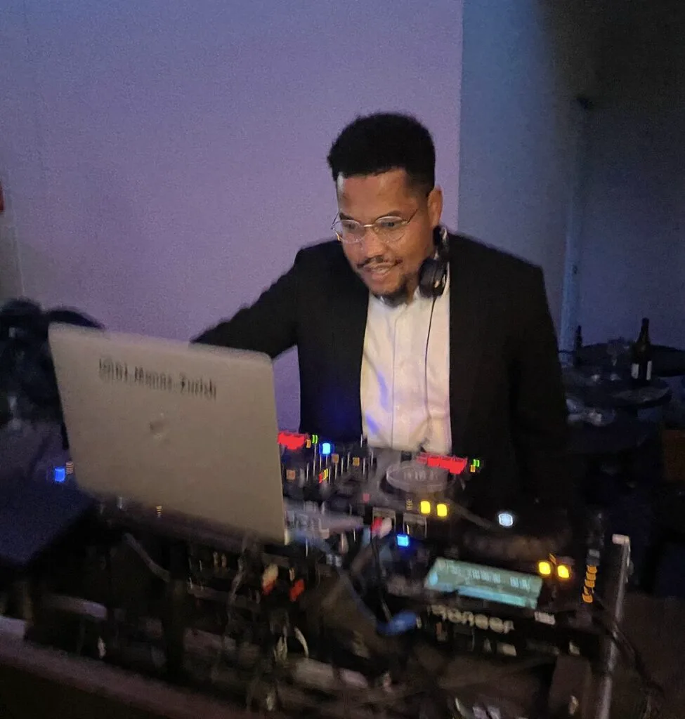 DJ Manoss playing to a lively crowd